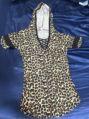 Leopard Print V-Neck Hooded Women's Top with Lattice Detail